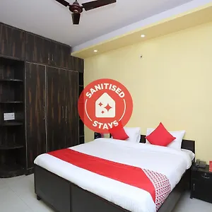 Hotel Oyo 28172 Golden Palace, Delhi (National Capital Territory of India)